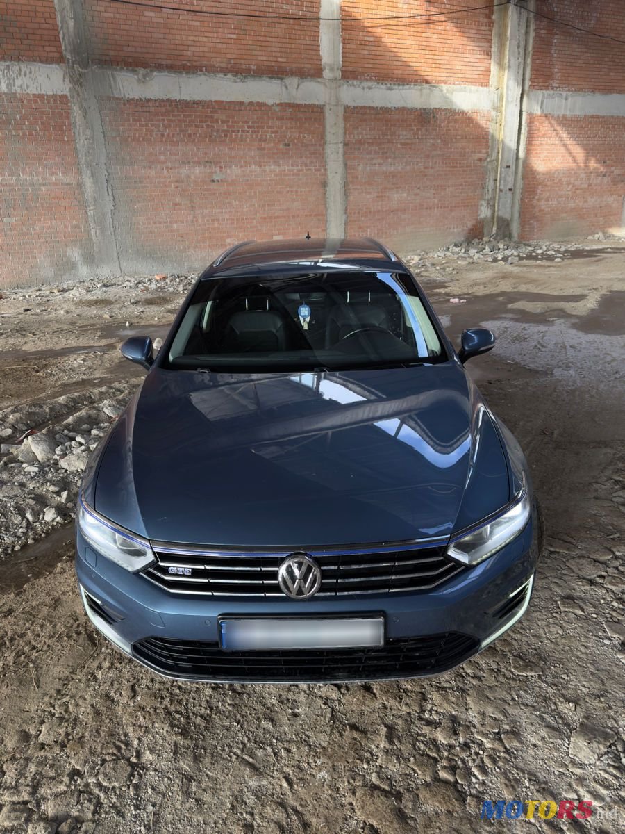 2016' Volkswagen Passat photo #3