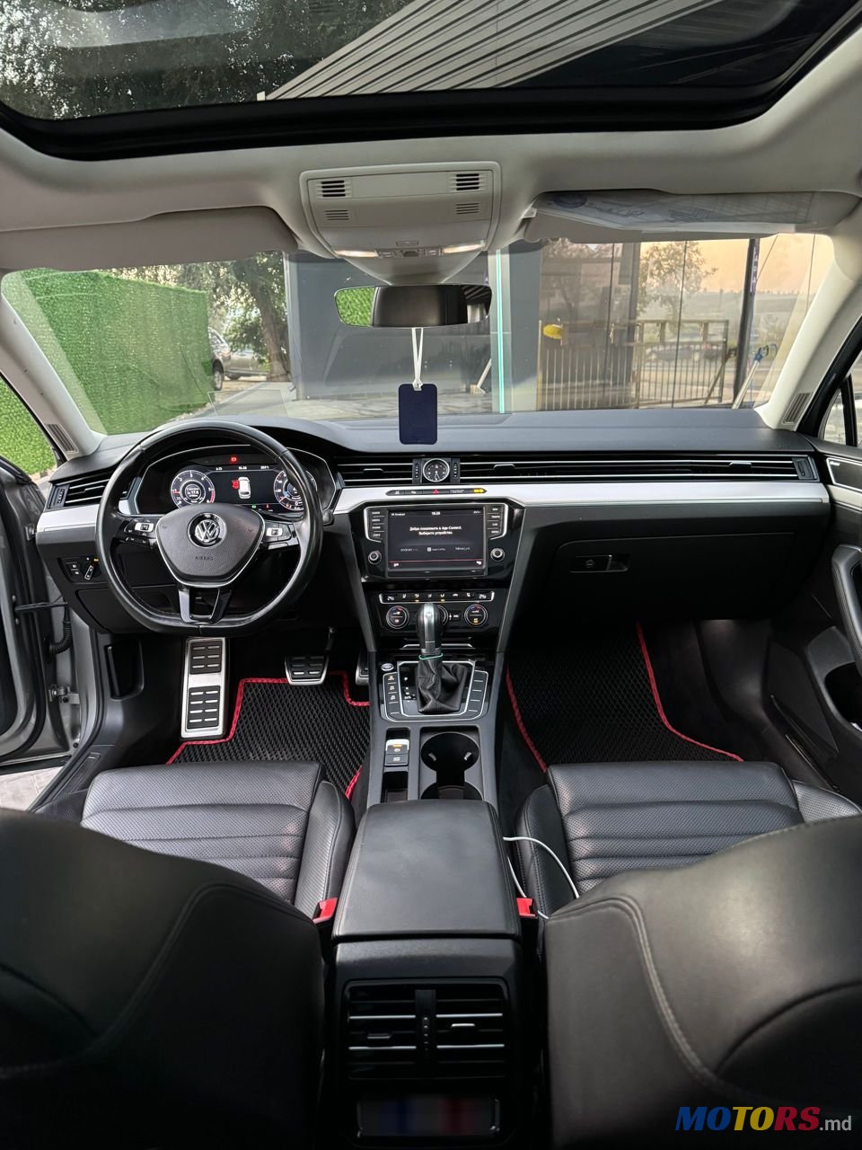 2016' Volkswagen Passat photo #5