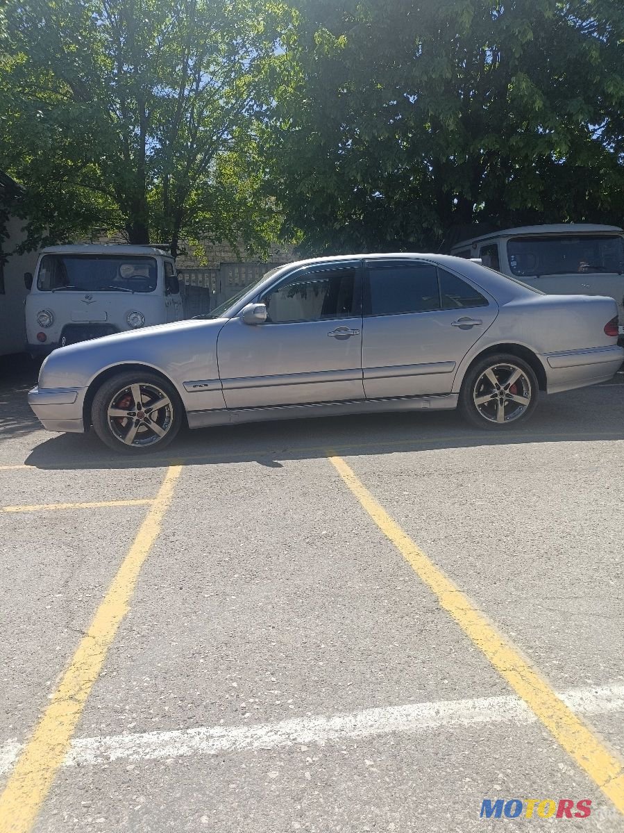 2001' Mercedes-Benz E-Class photo #3
