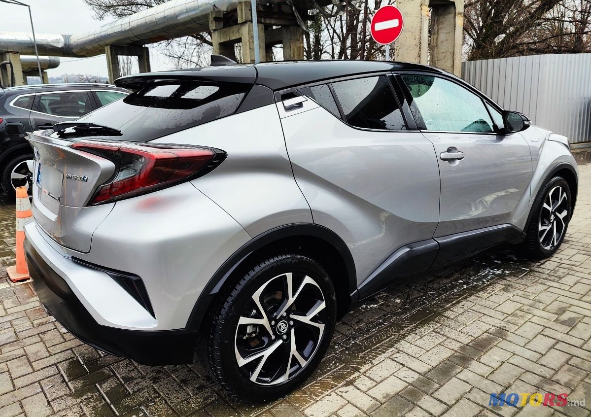2017' Toyota C-HR photo #5
