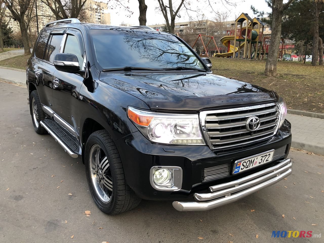 2013' Toyota Land Cruiser photo #1