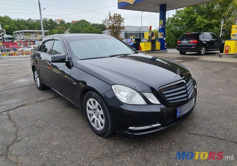 2012' Mercedes-Benz E-Class photo #3