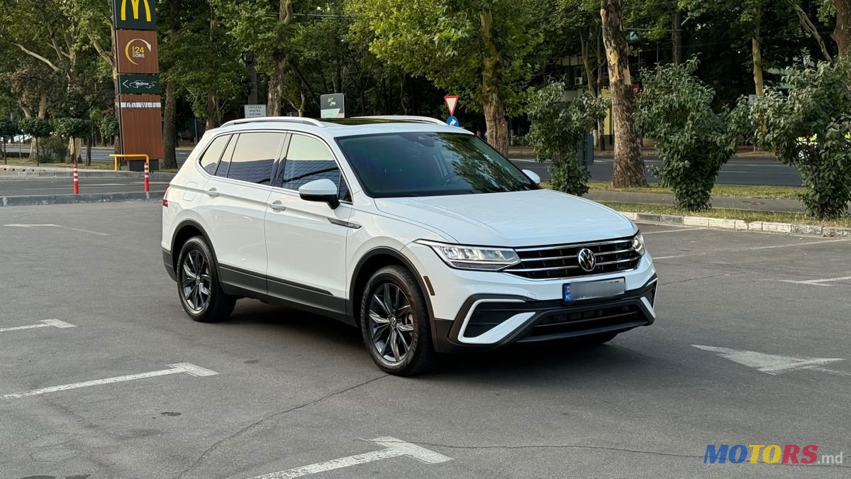 2022' Volkswagen Tiguan photo #5