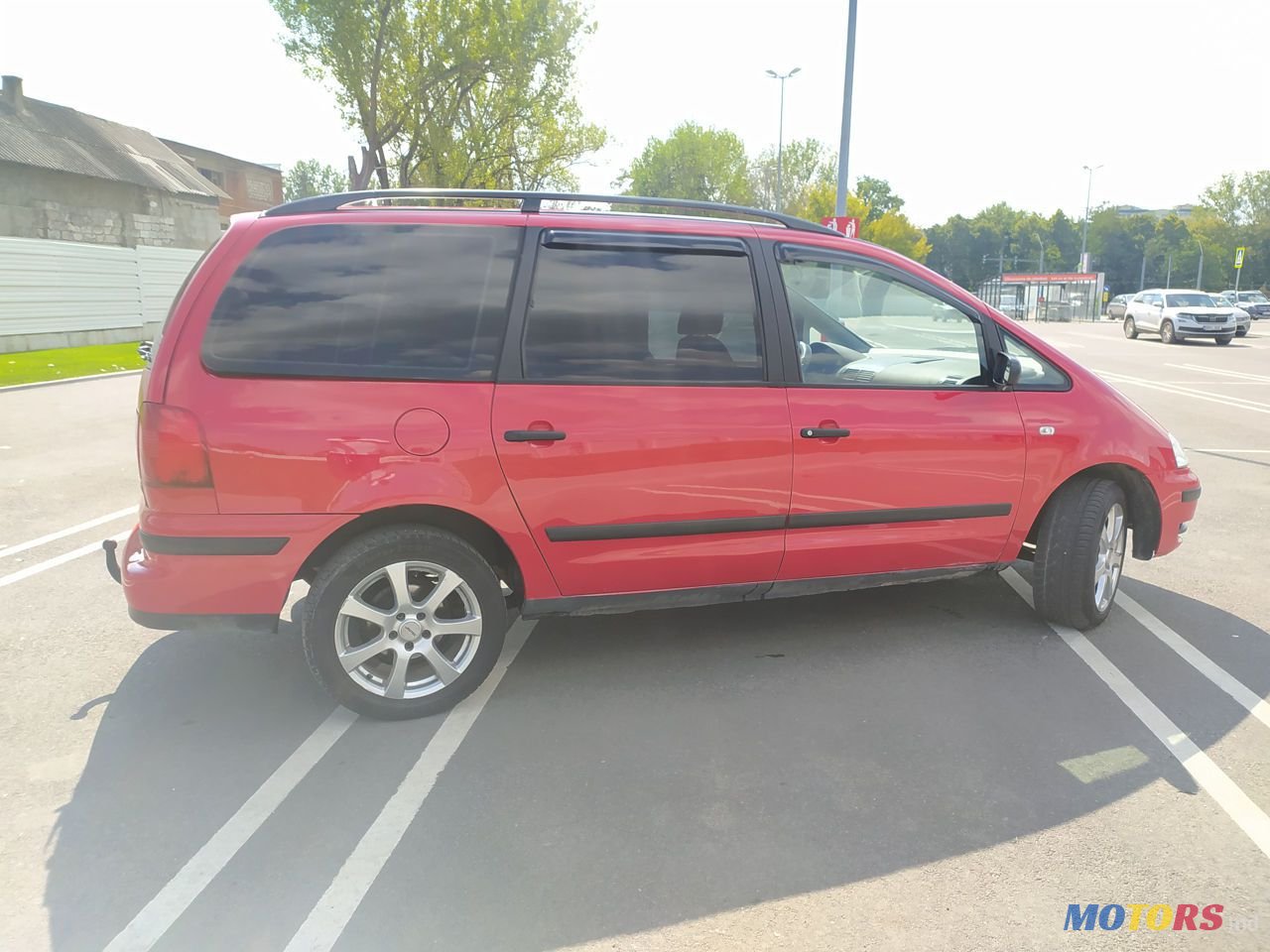 2002' Volkswagen Sharan photo #2