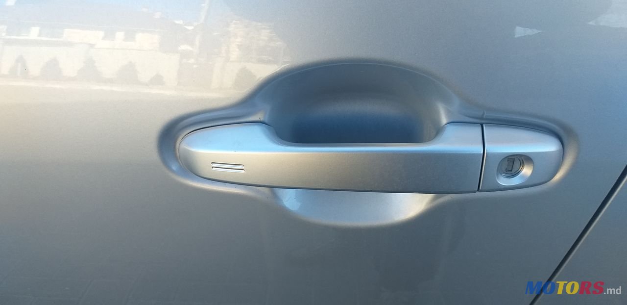 2014' Toyota Prius c photo #5