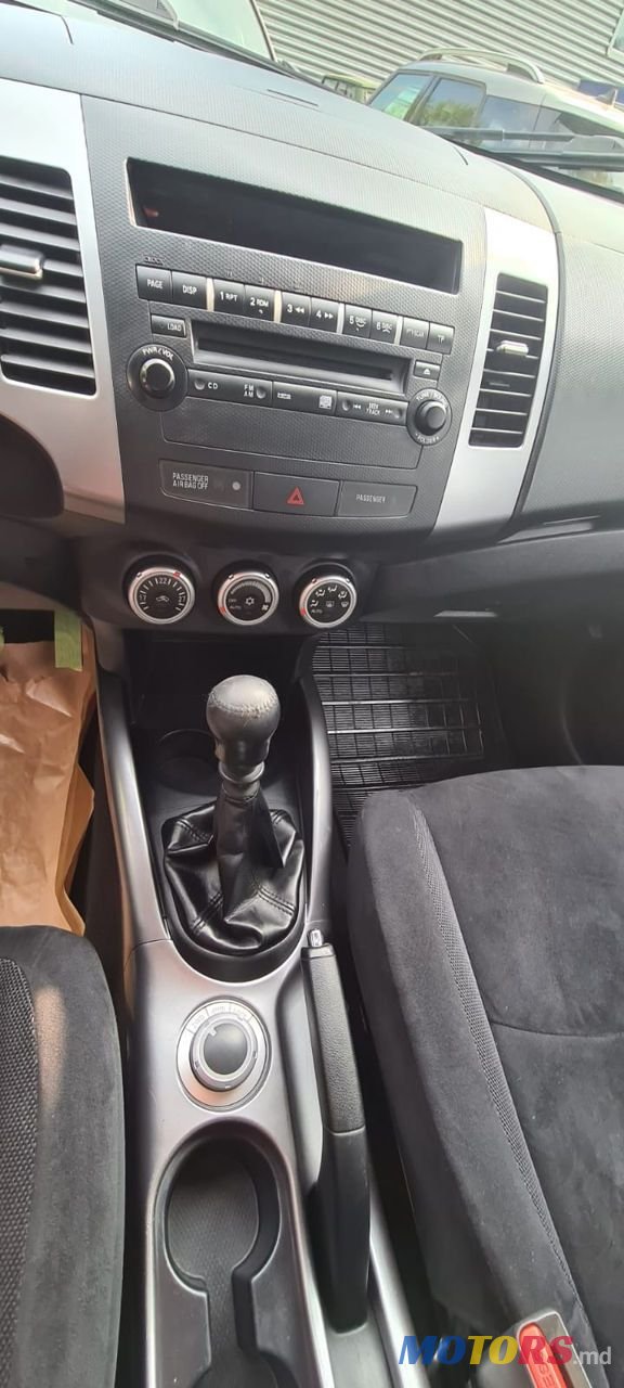 2008' Mitsubishi Outlander photo #6