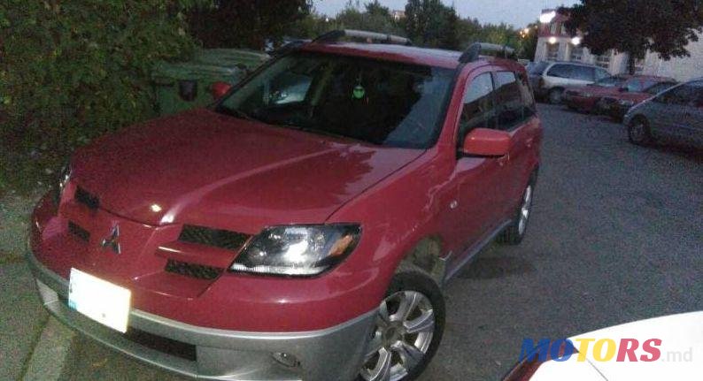 2005' Mitsubishi Outlander photo #2