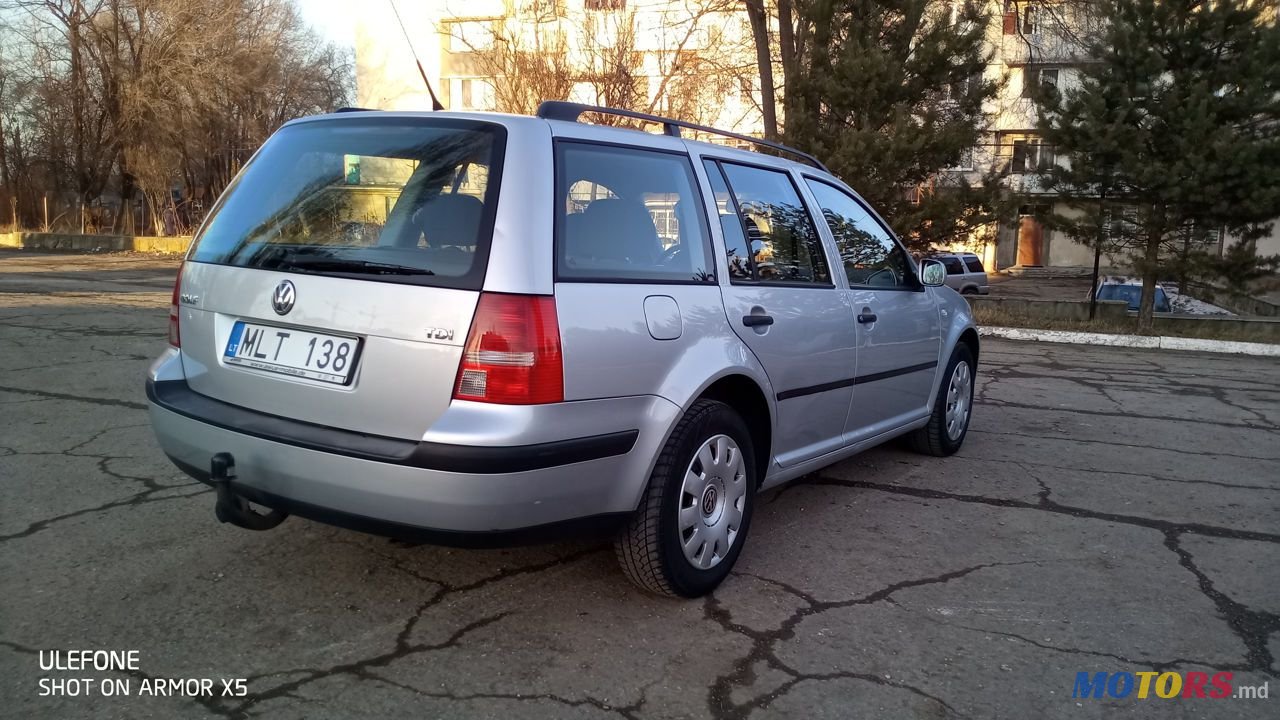 2005' Volkswagen Golf photo #4