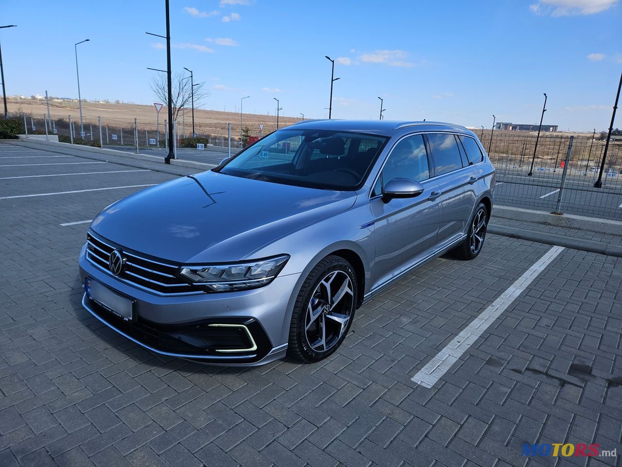 2022' Volkswagen Passat photo #1