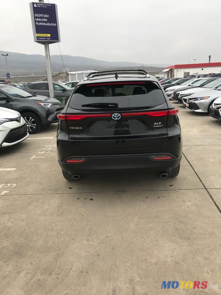 2020' Toyota Venza photo #2