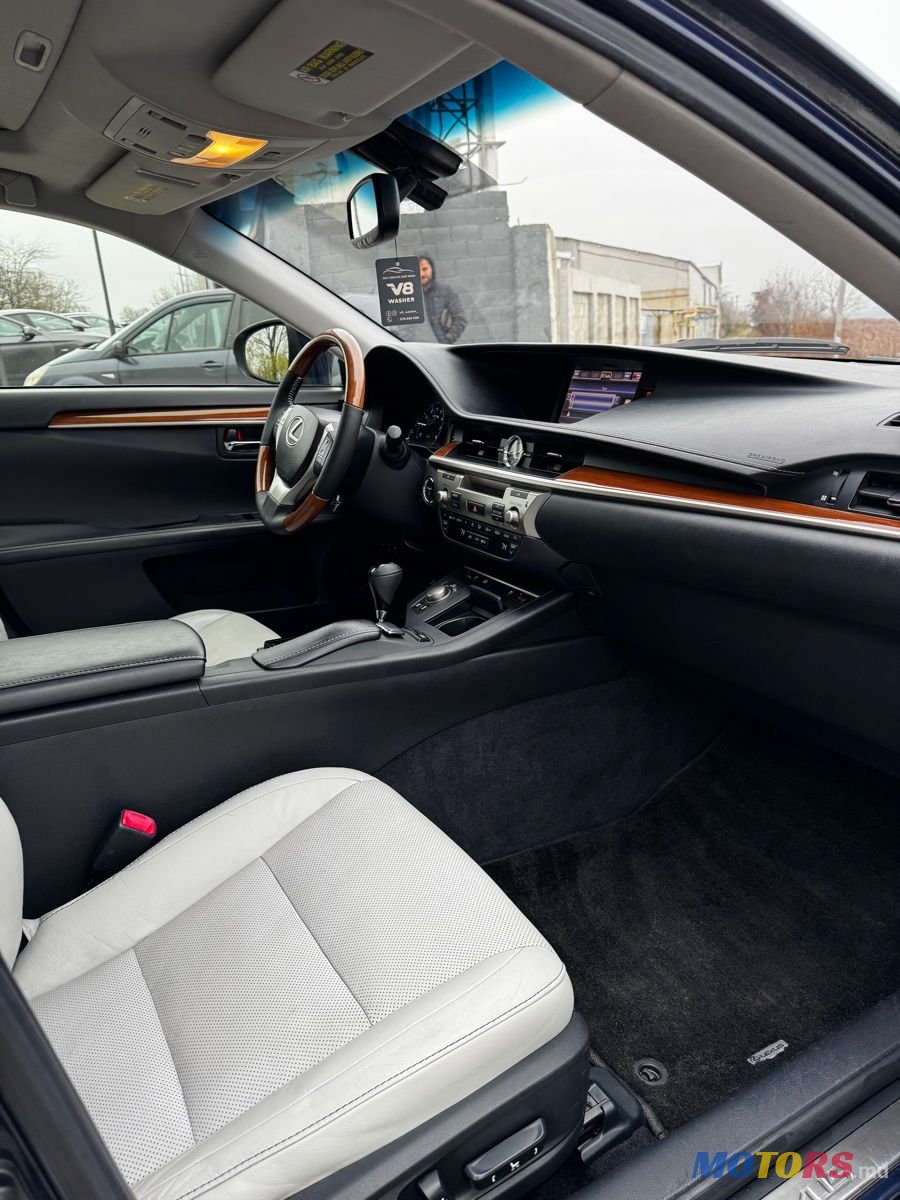 2012' Lexus Es Series photo #6