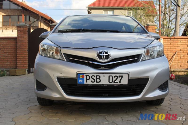 2011' Toyota Yaris photo #3