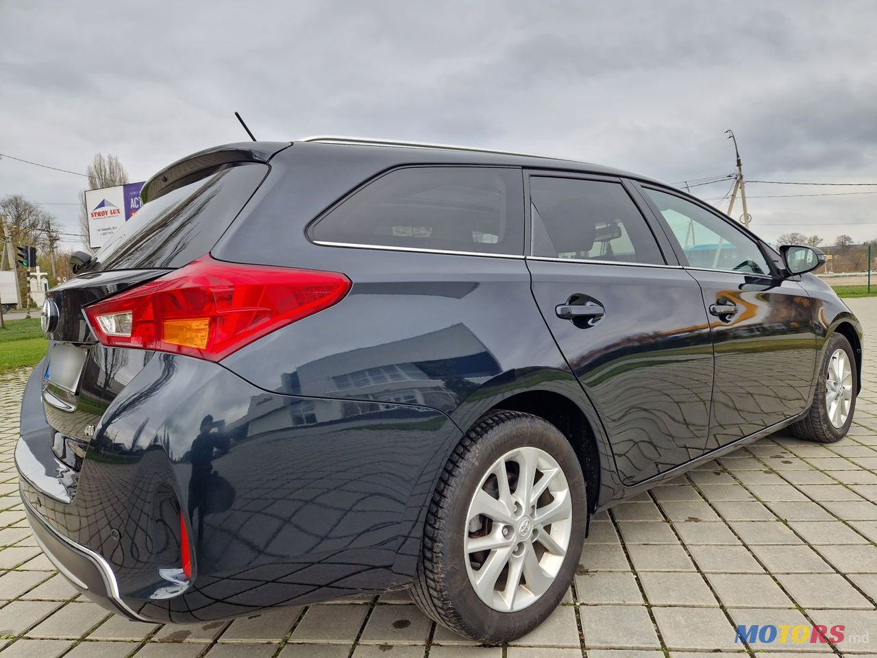 2014' Toyota Auris photo #3