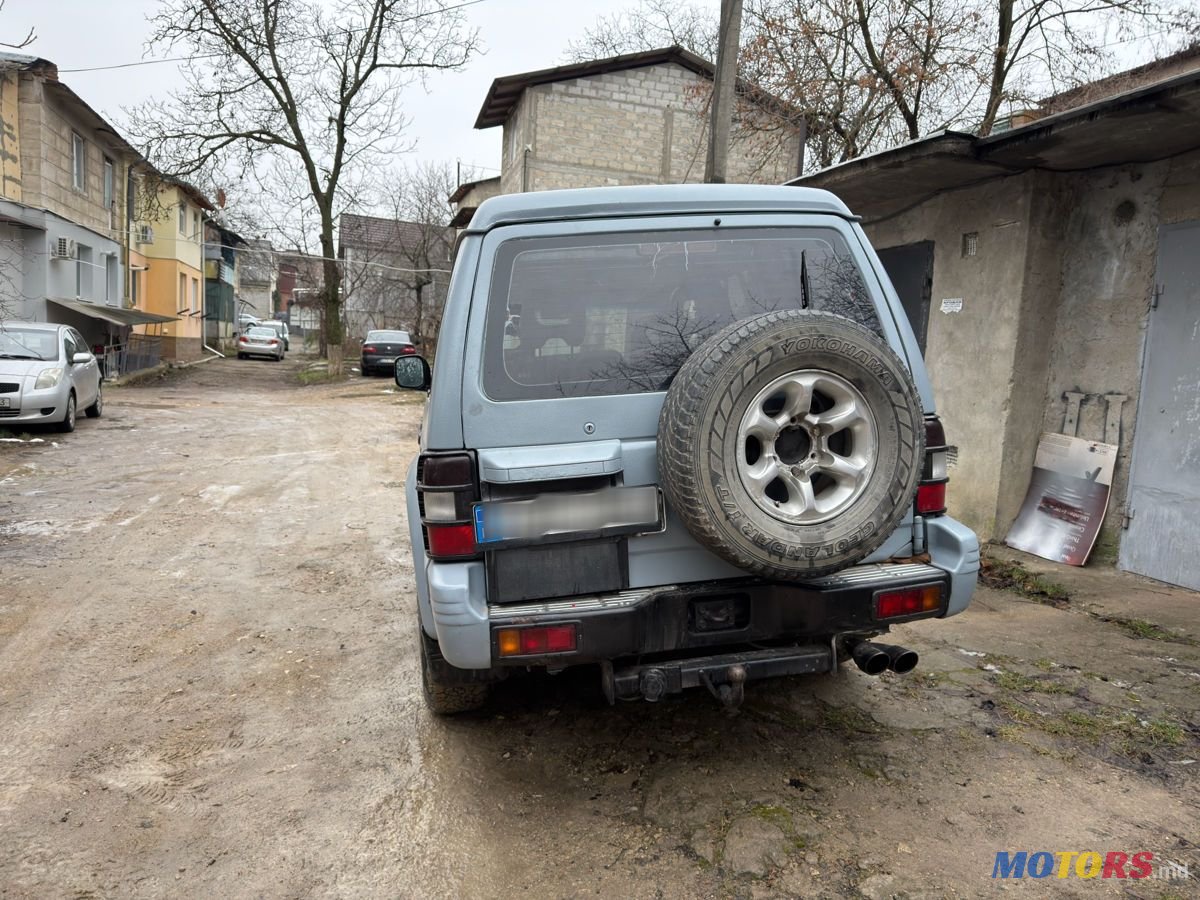 1996' Mitsubishi Pajero photo #3