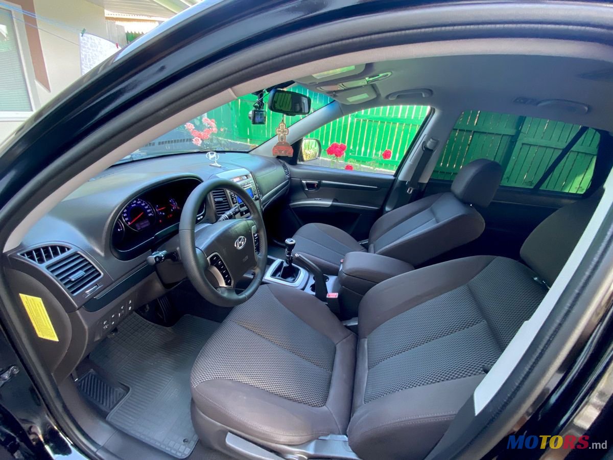 2010' Hyundai Santa Fe photo #5