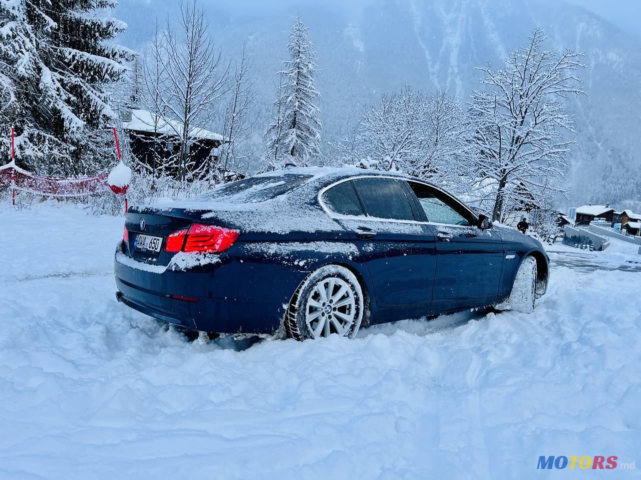 2011' BMW 5 Series photo #2