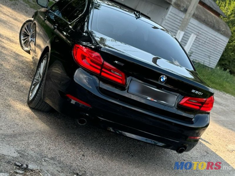 2017' BMW 5 Series photo #2