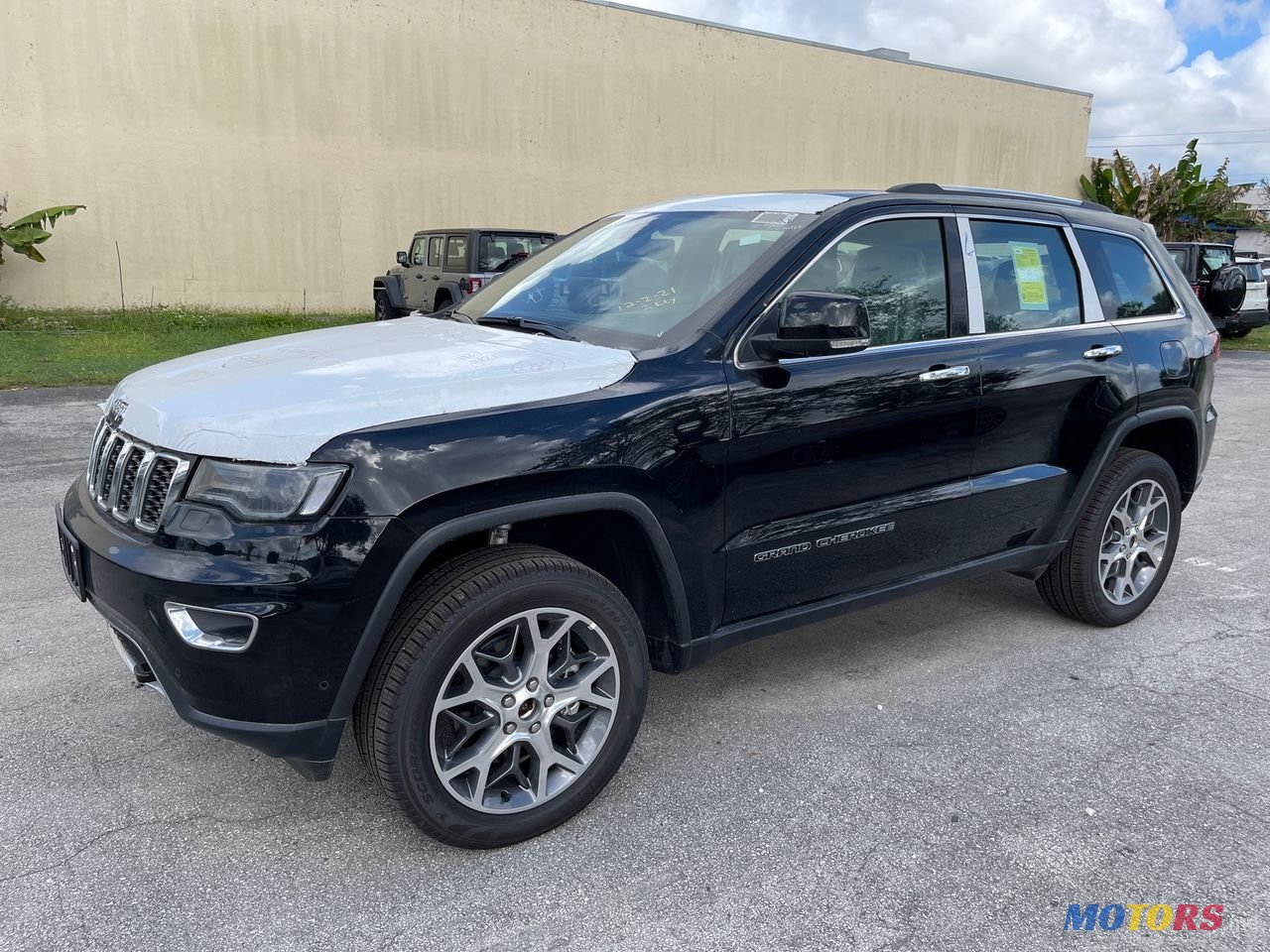 2020' Jeep Grand Cherokee photo #1