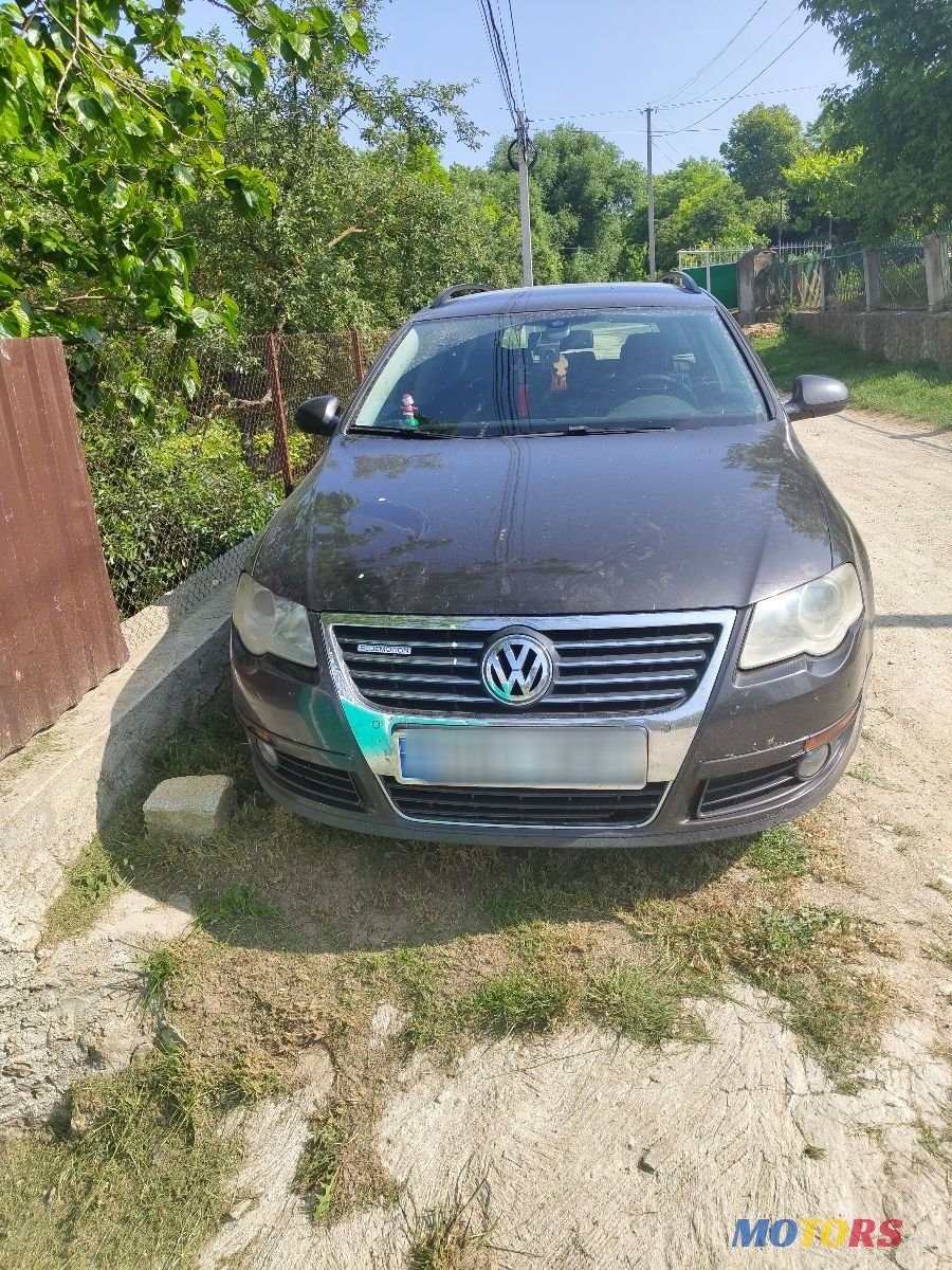 2008' Volkswagen Passat photo #1