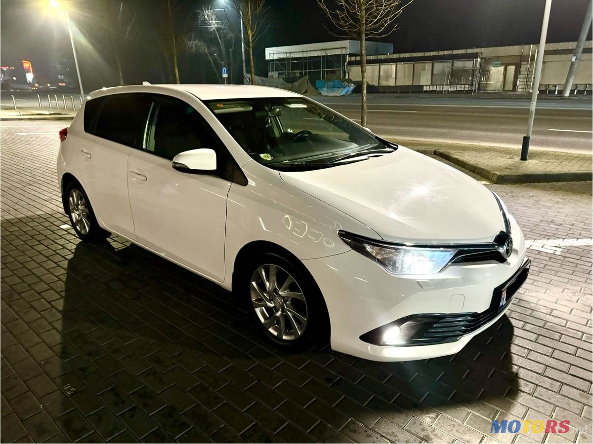 2015' Toyota Auris photo #2