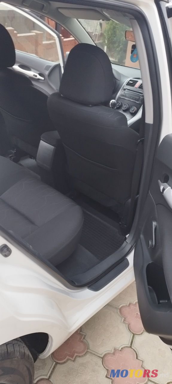 2010' Toyota Auris photo #4