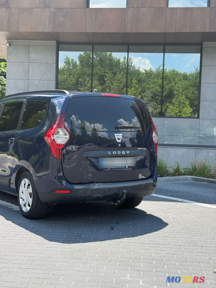 2013' Dacia Lodgy photo #2