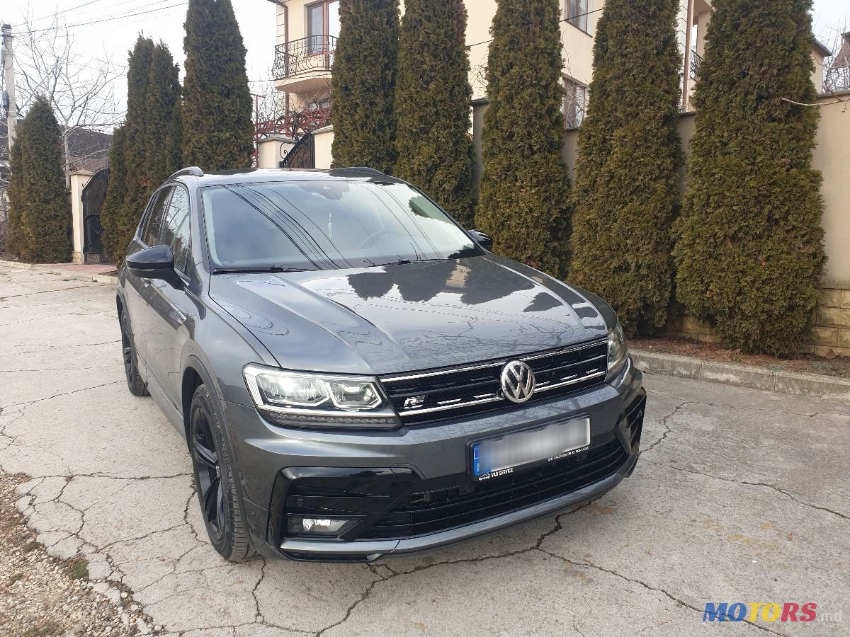 2020' Volkswagen Tiguan photo #4