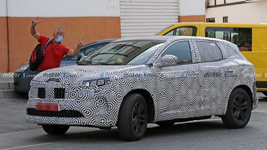 Renault Kadjar Spied Inside And Out Getting Ready For New Generation
