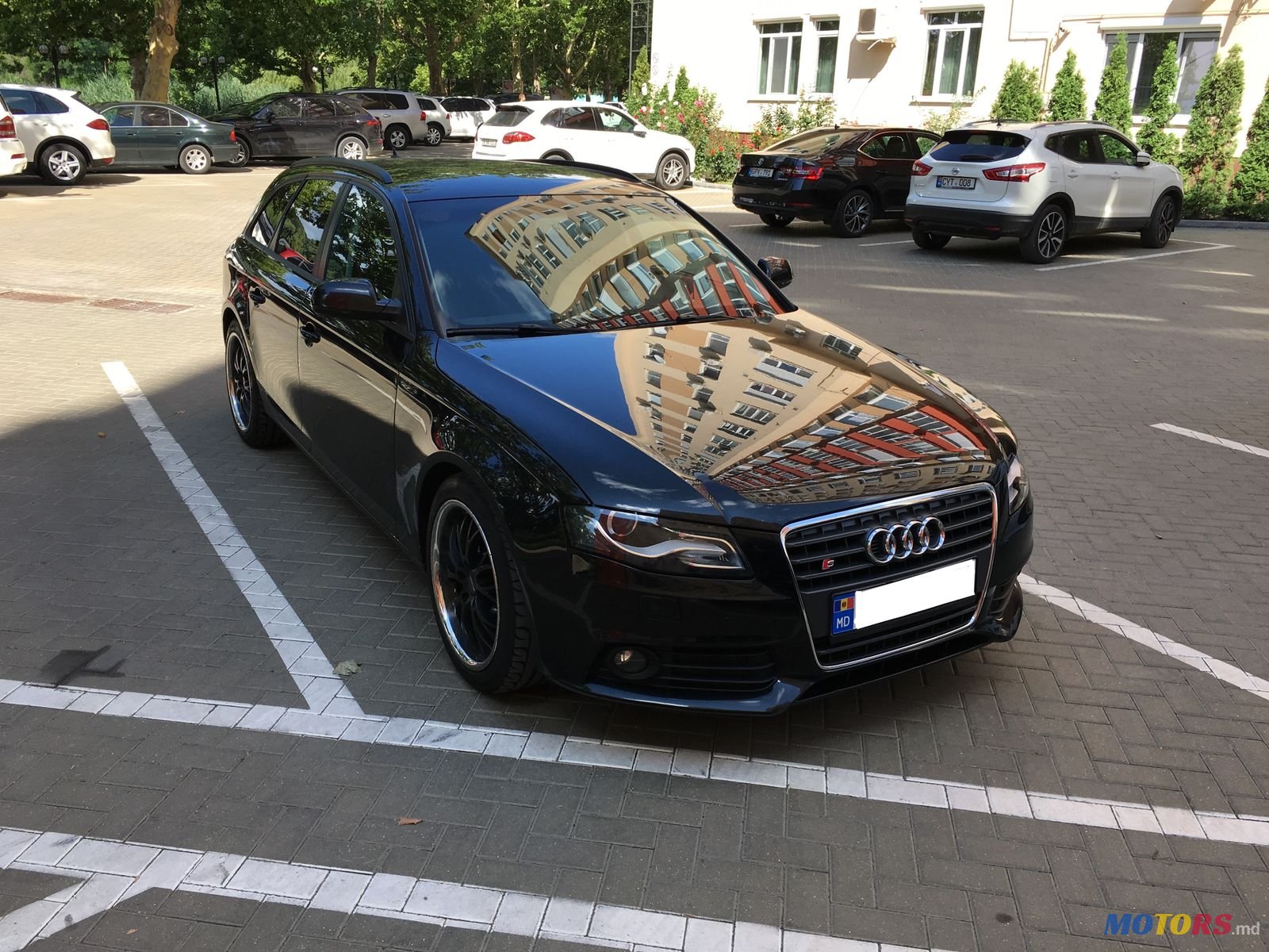 2011' Audi A4 Avant photo #2