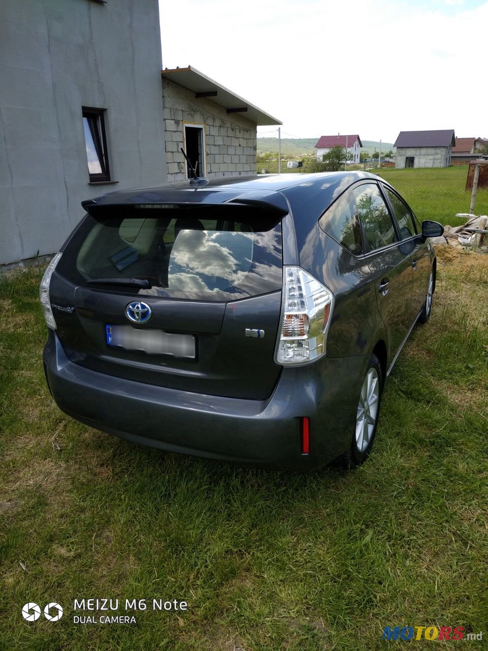2013' Toyota Prius v photo #4