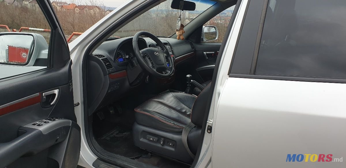 2009' Hyundai Santa Fe photo #4