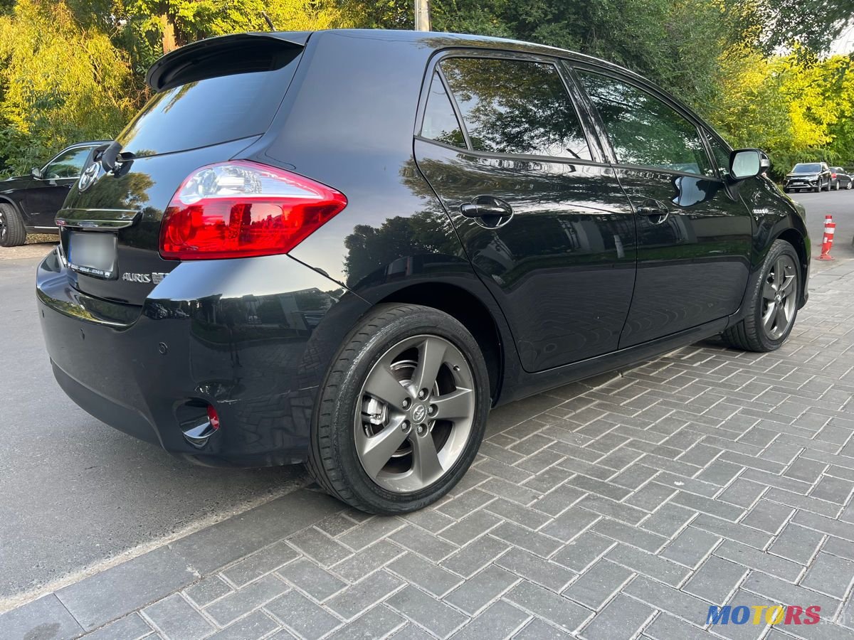 2011' Toyota Auris photo #3