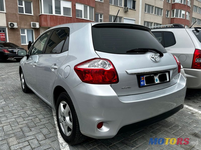 2012' Toyota Auris photo #3