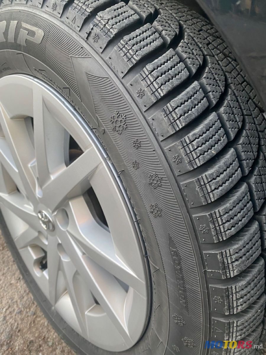 2012' Toyota Prius Plus photo #5