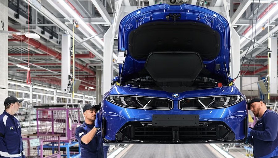 BMW Says Its New i7 Battery Production Cuts Carbon Footprint by a Third Over Previous Version