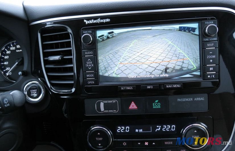 2015' Mitsubishi Outlander photo #3