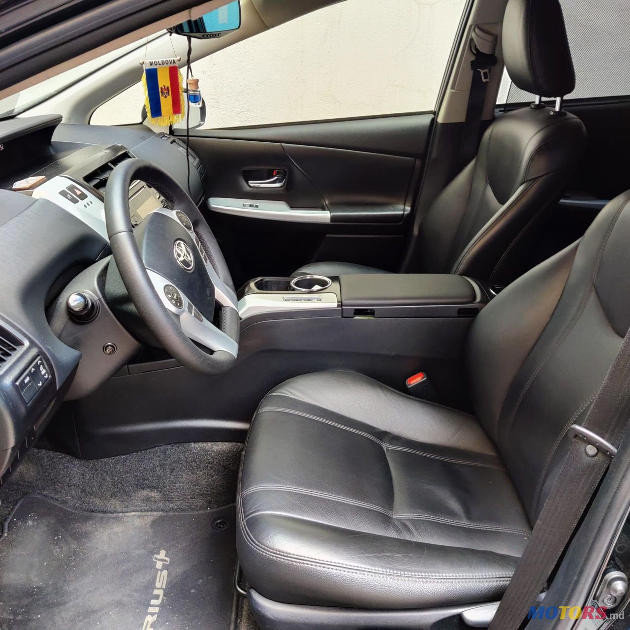 2016' Toyota Prius + photo #3