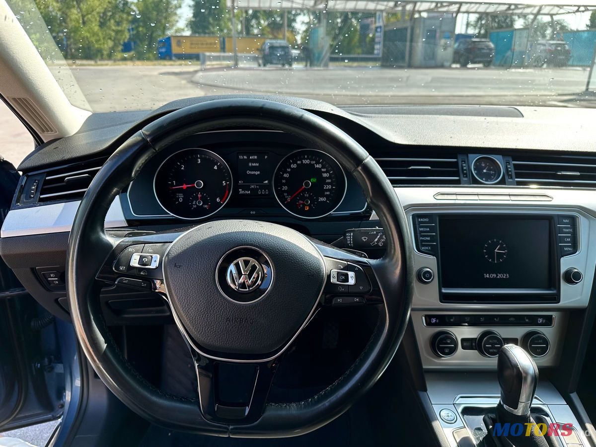 2015' Volkswagen Passat photo #5