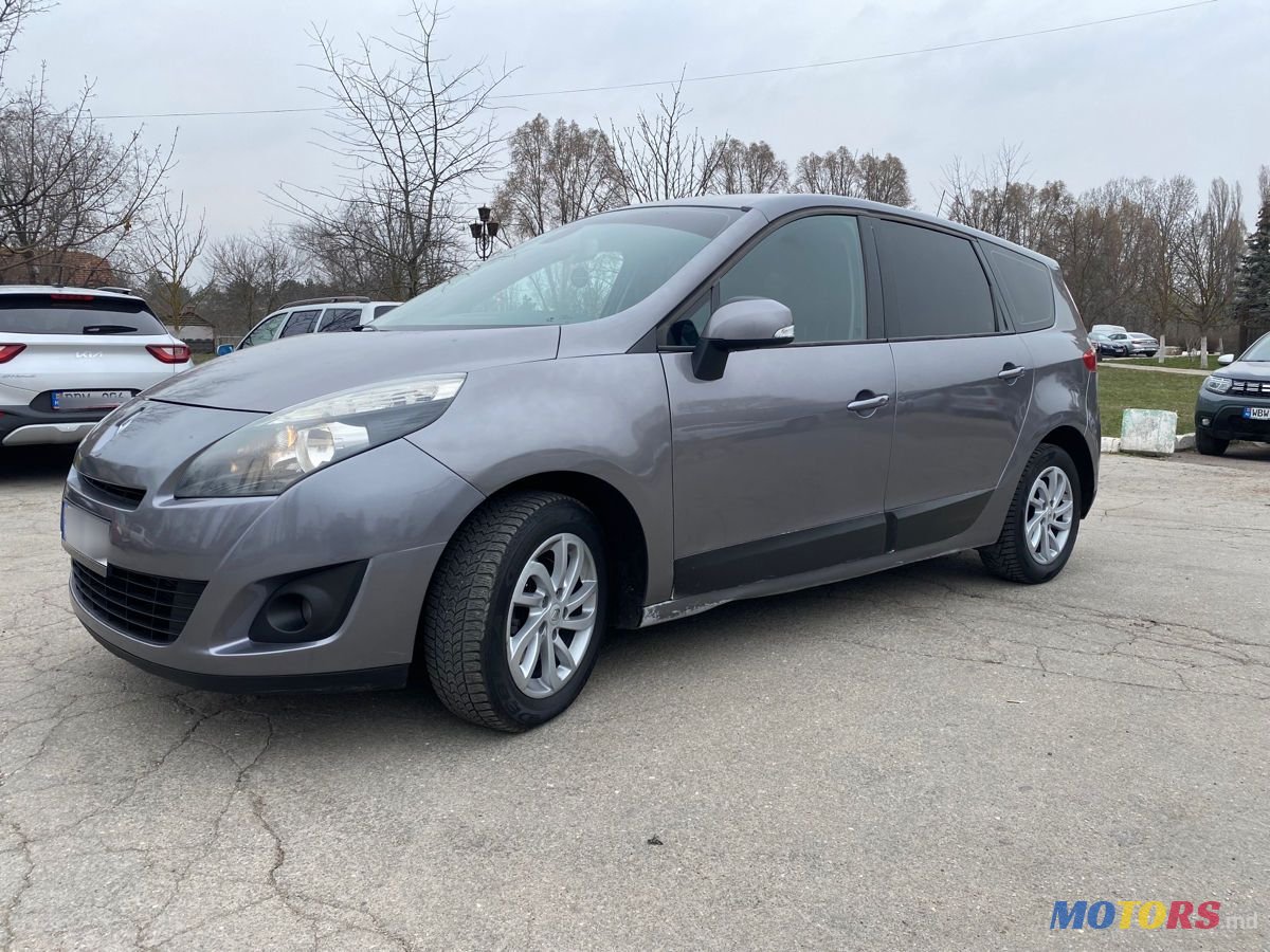 2010' Renault Grand Scenic photo #4