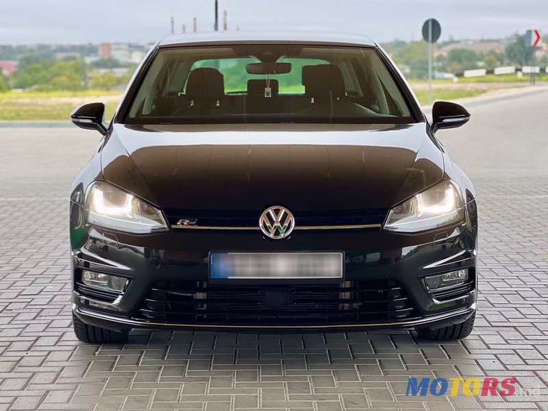 2017' Volkswagen Golf photo #2