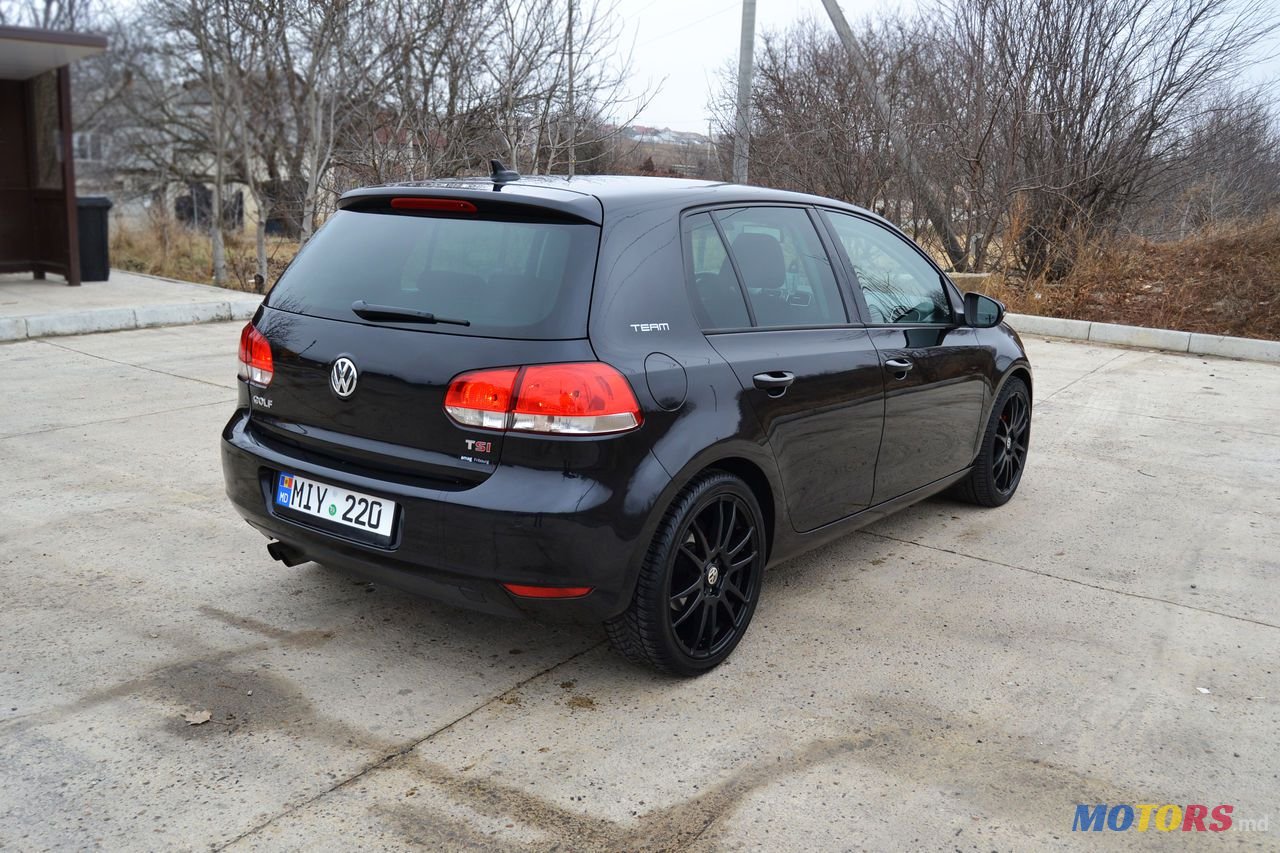 2011' Volkswagen Golf photo #6