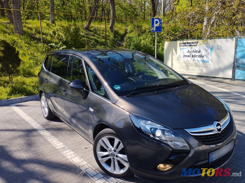 2015' Opel Zafira photo #2