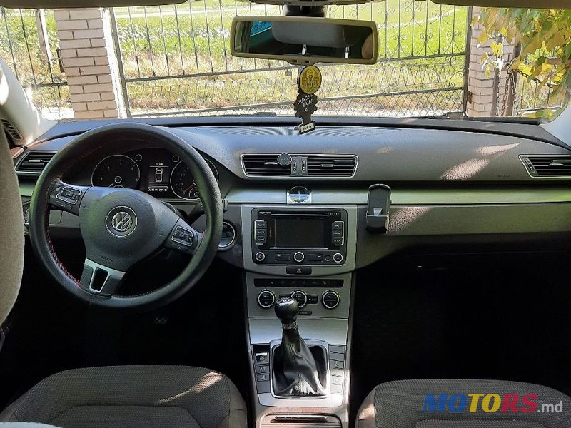 2012' Volkswagen Passat photo #4