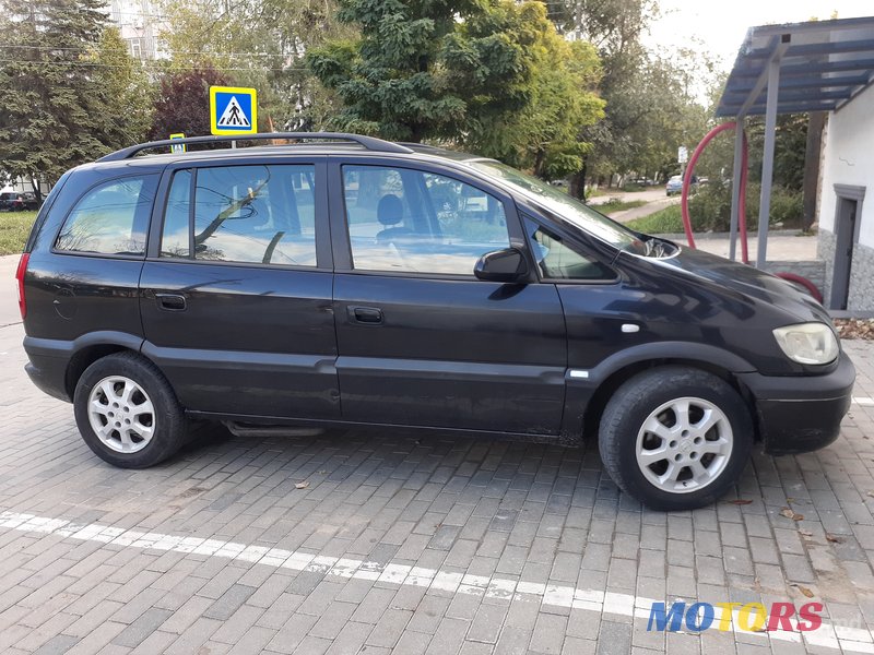 2004' Opel Zafira photo #2