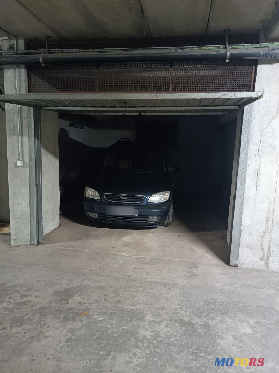 2003' Opel Zafira photo #1