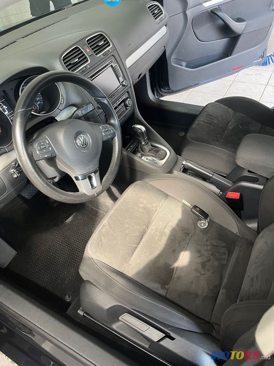 2011' Volkswagen Golf photo #5