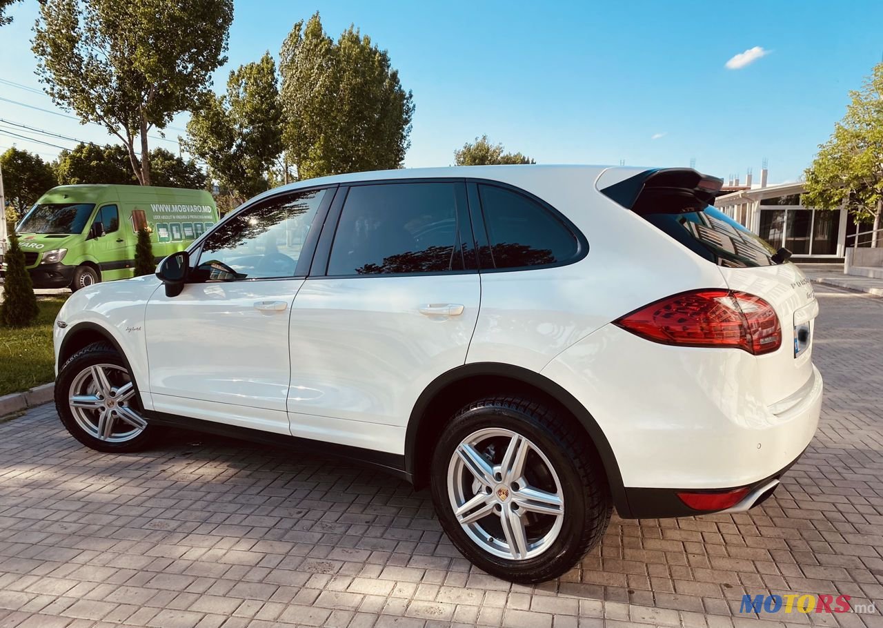 2010' Porsche Cayenne photo #6