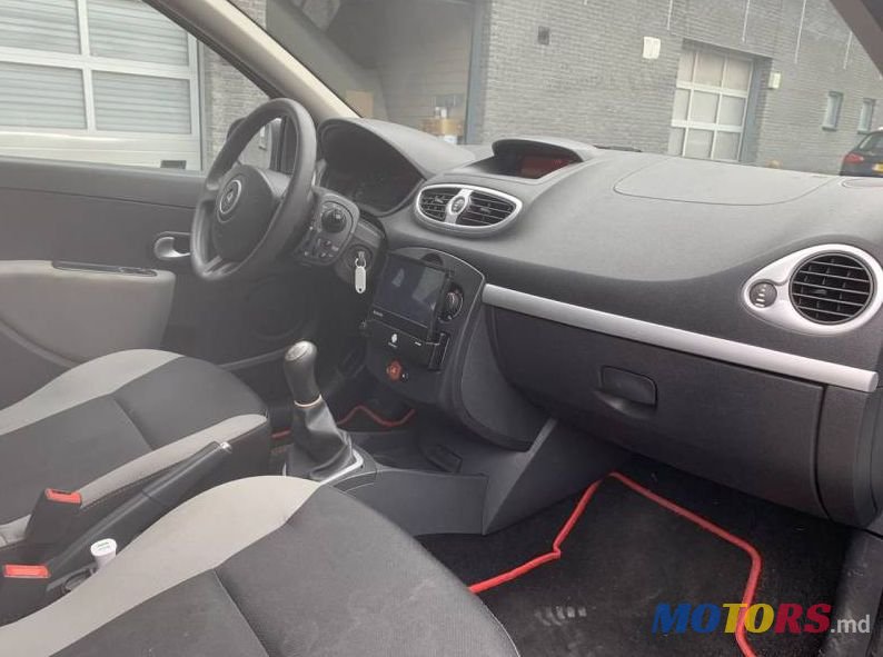 2012' Renault Clio photo #3