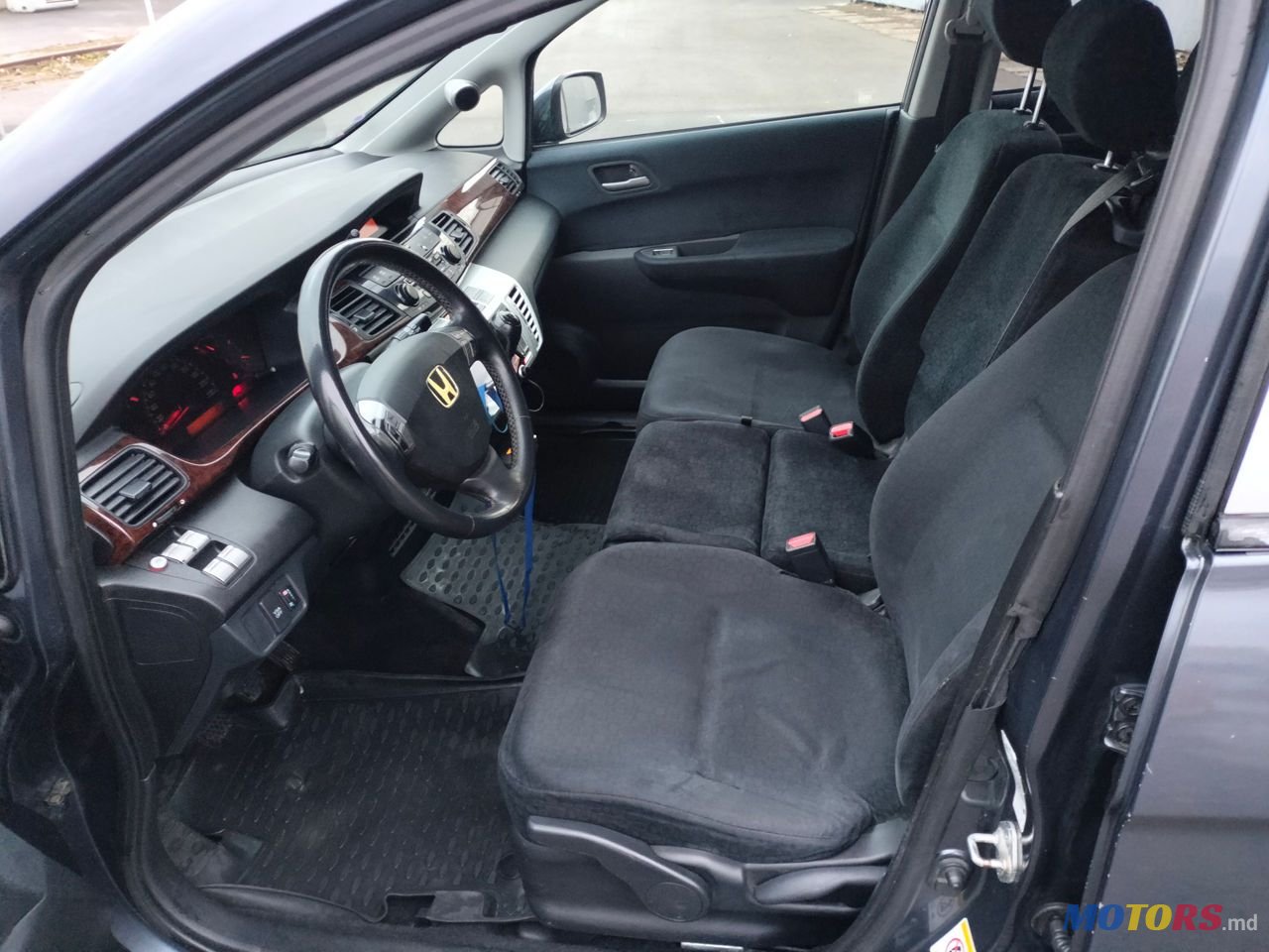 2005' Honda FR-V photo #6