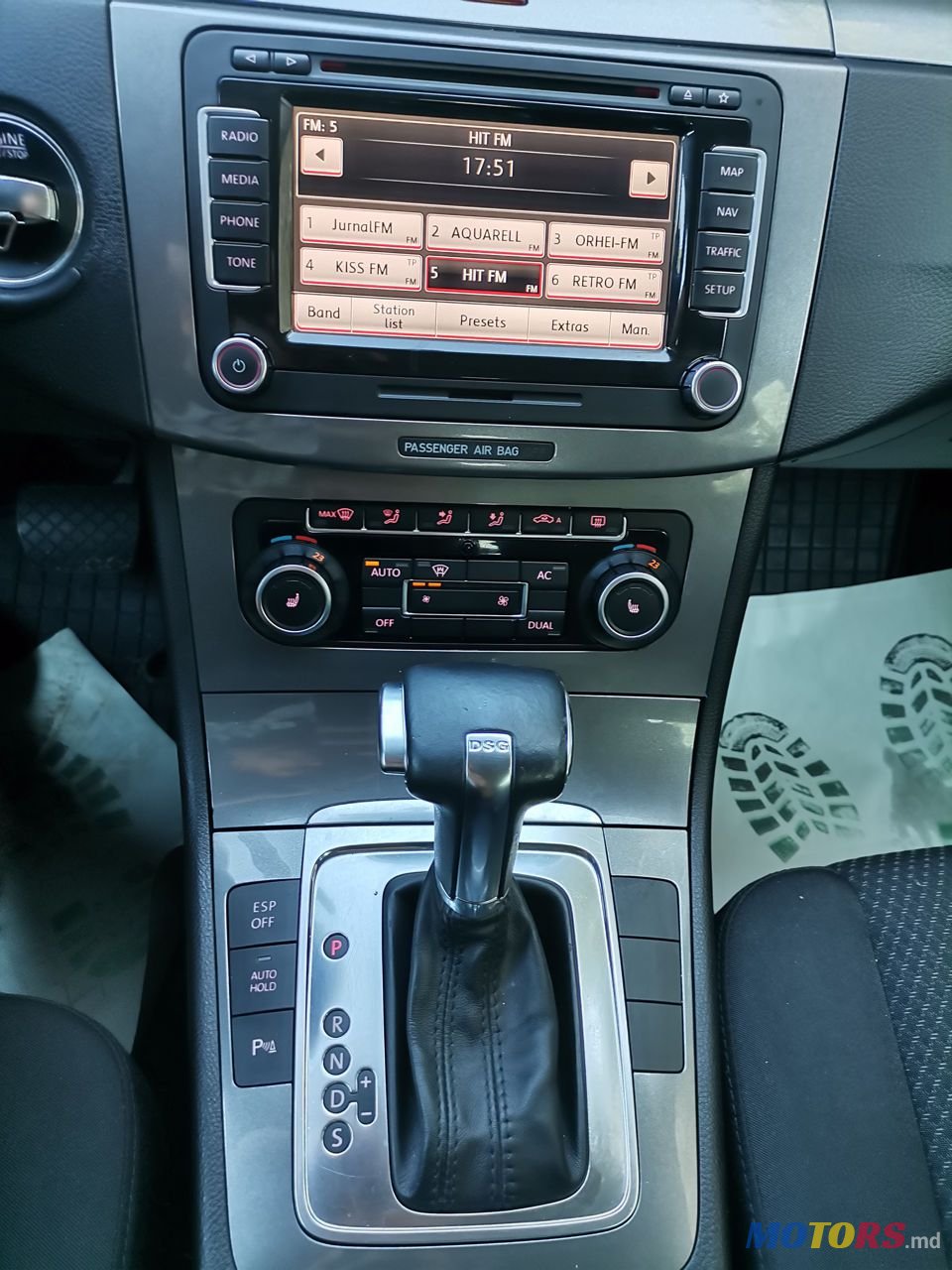 2010' Volkswagen Passat photo #6